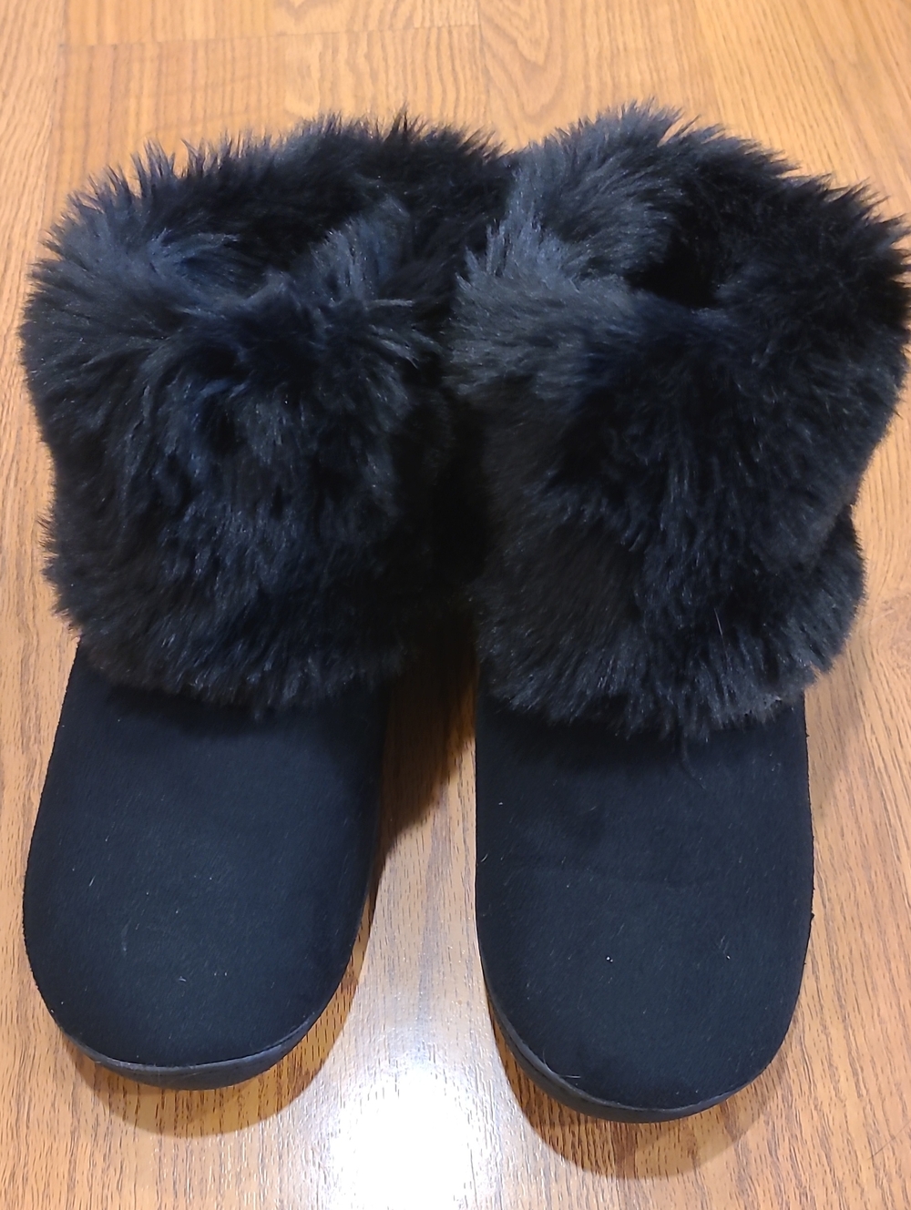 isotoner Women's Black Faux Fur Cuff Slip-On Boots. NWOT
